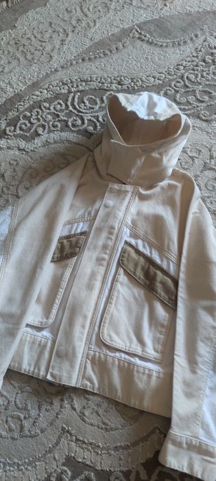 Кропнута куртка Bershka