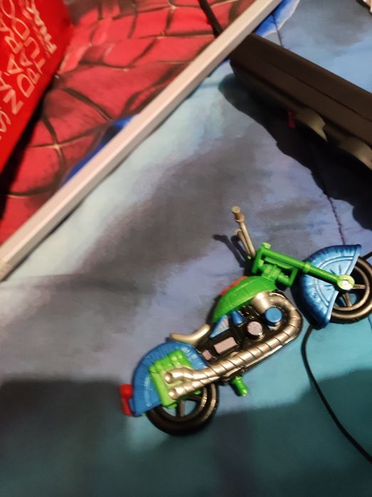 Vendo guitarra de brincar e mota tartaruga ninja