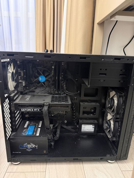 Ігровий сет(ПК+Клавіатура+3 монітори+проводи+миш+вебкамера)