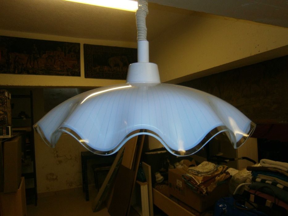 Candeeiro de teto amovível em altura