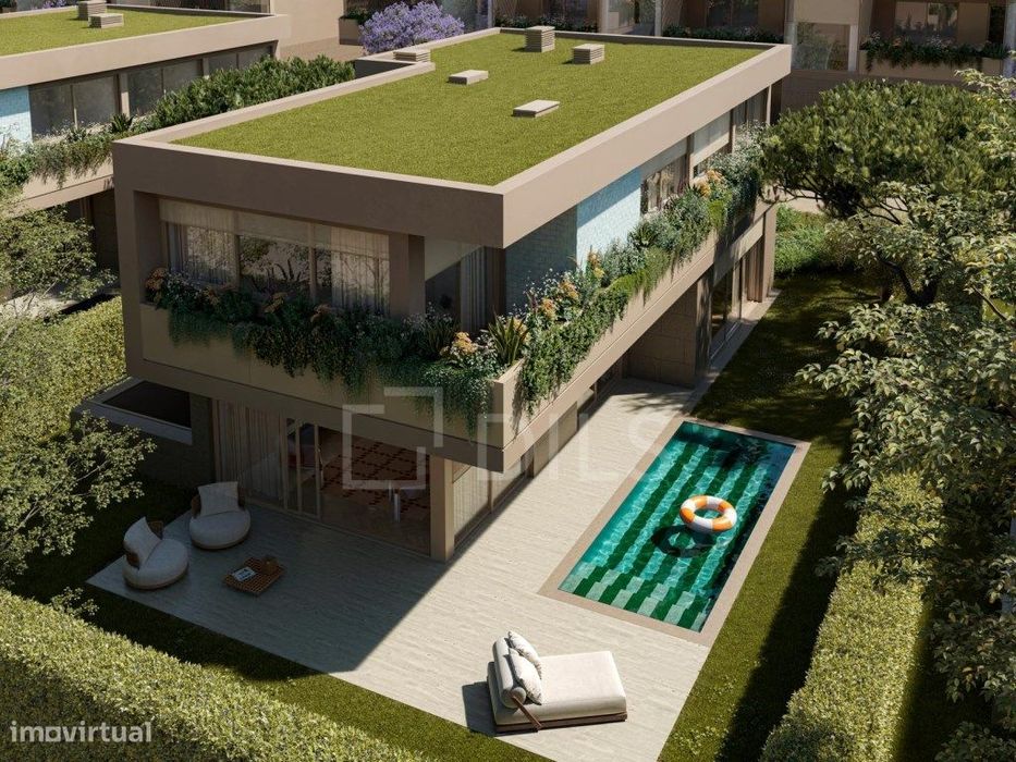 Moradia T4 com jardim e piscina num novo empreendimento em Cascais