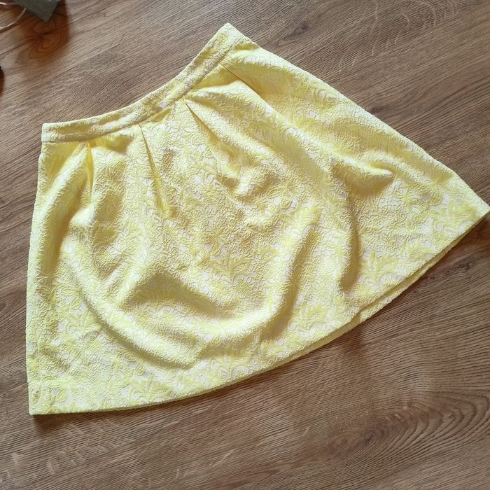 Elegancka rozkloszowana spódnica