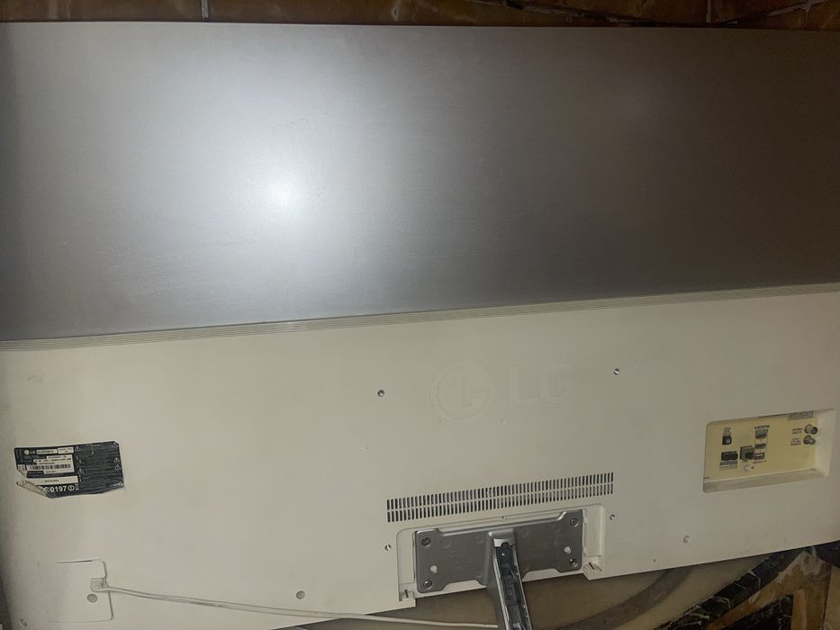 Продам телевизор на запчасти QLED 55 диагональ