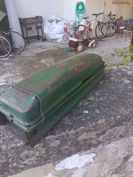 Bomba encher pneus muito antiga.