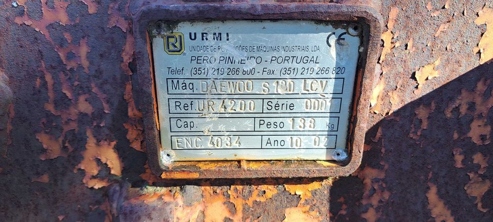 Mesa de engate giratória