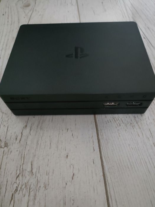 PlayStation 4 Pro + VR + 2x PS Movie + 3 Gry