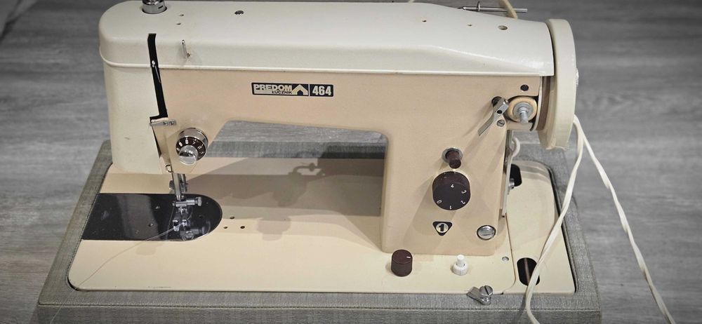 Maszyna do szycia 464