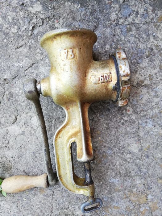 Мясорубка  и запасные части. продам.