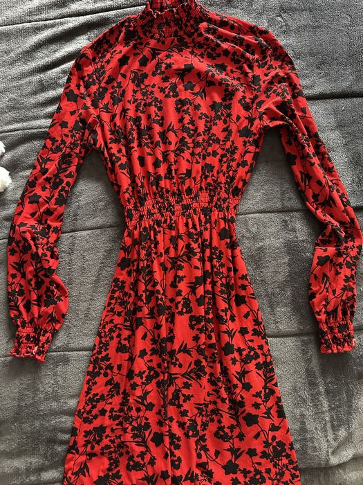 Vestidos branco e vermelho