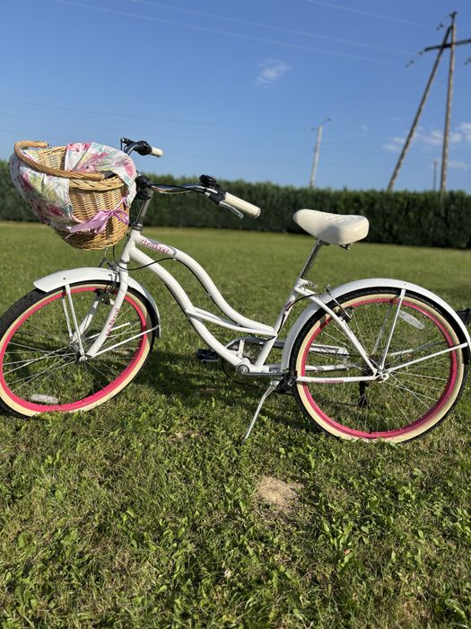 Piekny bialo -rozowy rower