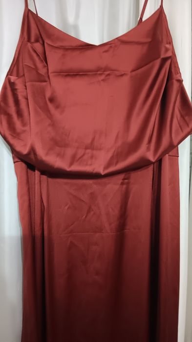 Vestido acetinado comprido