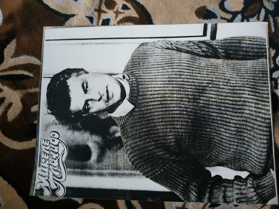 Фото кольорові  та чорно-білі.