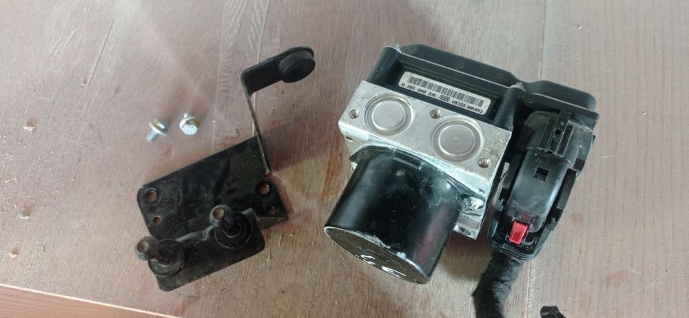 Продам блок ABS Skoda Fabia 2 (6R0907379J)