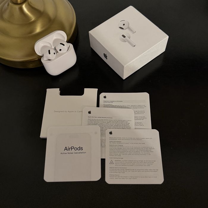Fones Apple AirPods 4 c/ Cancelamento de Ruído (ANC) – Caixa Completa