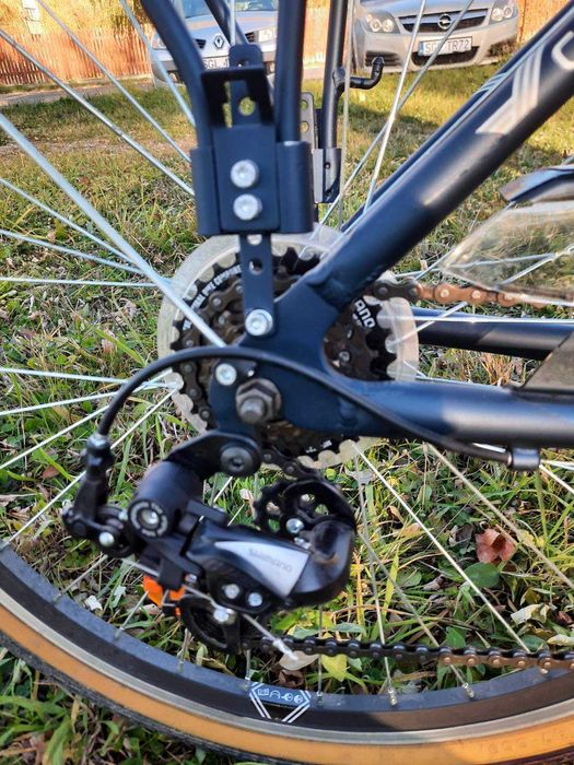 Rower damski croos city z przerzutkami shimano i koszykiem.