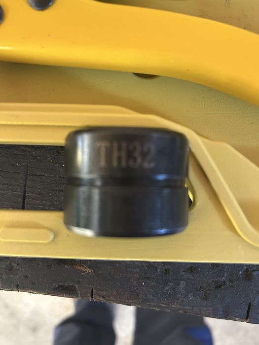 Maquina de cravar tubos multicamada