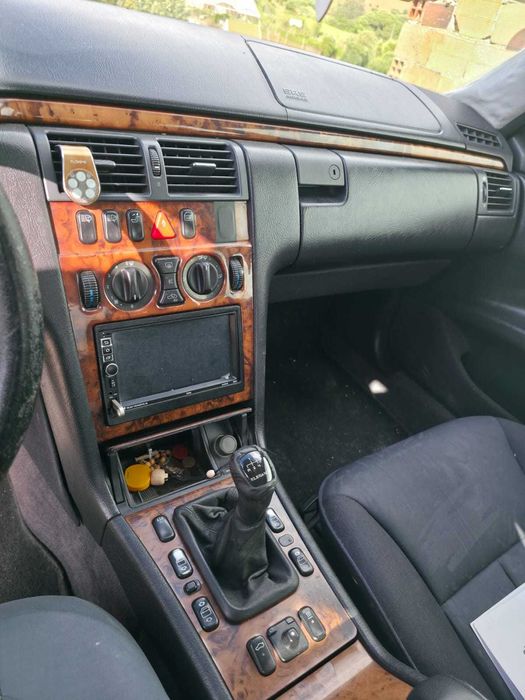 Mercedes E220 w210