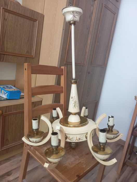 Stary żyrandol uzywany