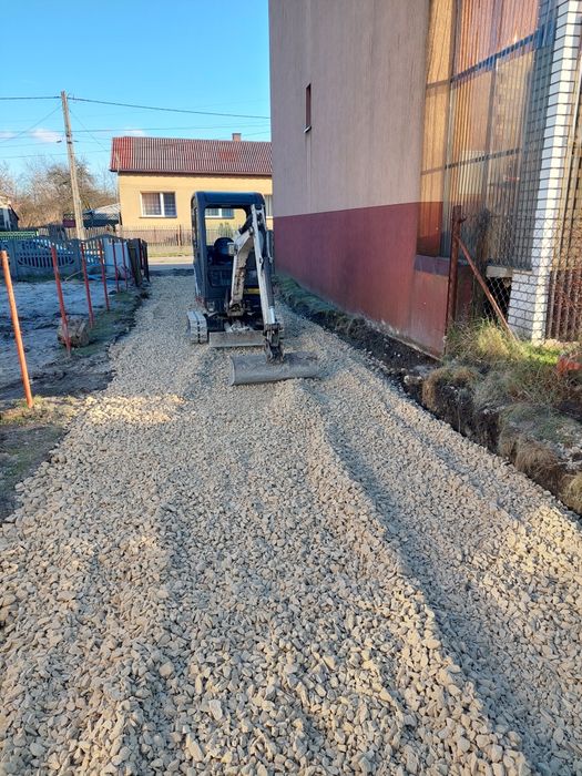 Usługi minikoparką i wywrotką do 3.5t