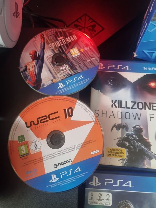 Ps4 slim + 2 comandos + 5 jogos  + capas + Headphones