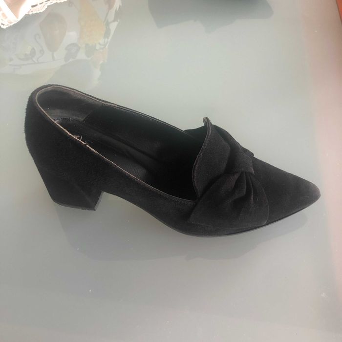 Sapato preto de camurça