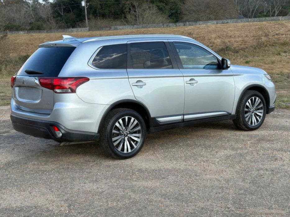 Mitsubishi Outlander      2020