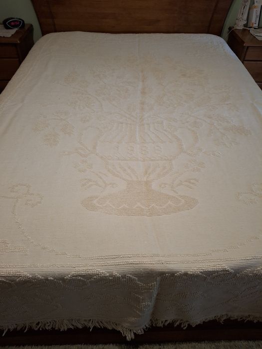 Colcha em puro linho completamente nova