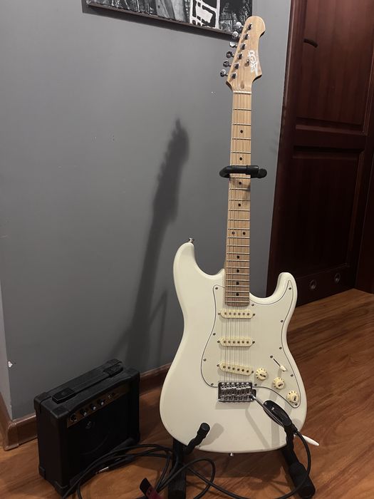 gitara elektryczna JET z wzmacniaczem i stojakiem