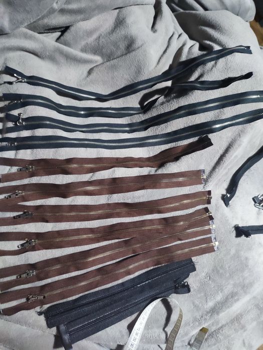 Змейка коричневая и черная ткань