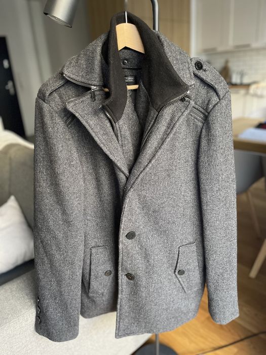 Szary męski płaszcz