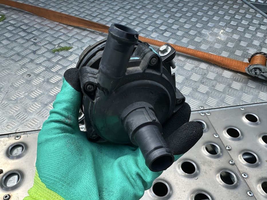 Водяний насос охолодження, Помпа охолодження Ford Focus Electric BEV 2011-2018 346-19-000020-BB, CV6Z-8B552-A, Электрический циркуляционный насос