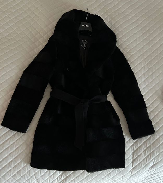 Ochnik ekskluzywny płaszcz damski z zapięciem na kęski i napy r. S