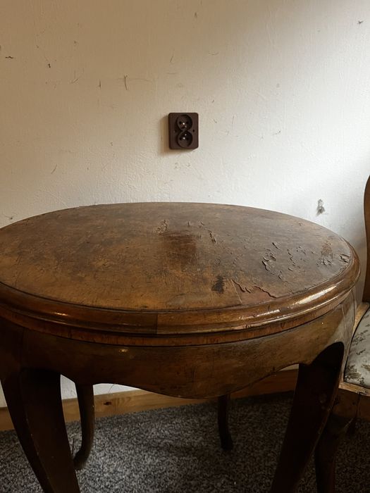 Komplet stół i dwa krzesła do renowacji