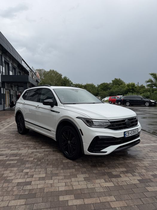 Volkswagen Tiguan  SE R-Line