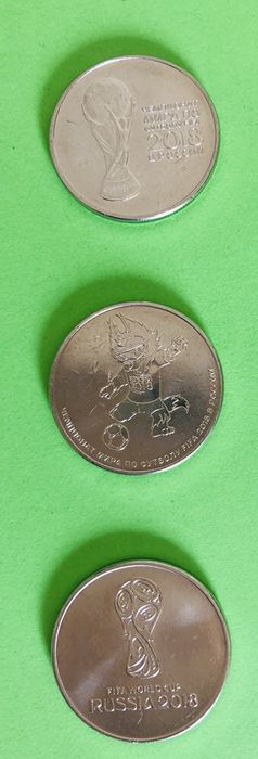 Vendo 3 moedas diferentes de 25 rublos do Mundial de 2018