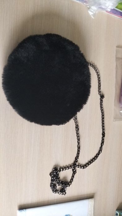 Сумочка, м'яка, пухнаста, із хурта