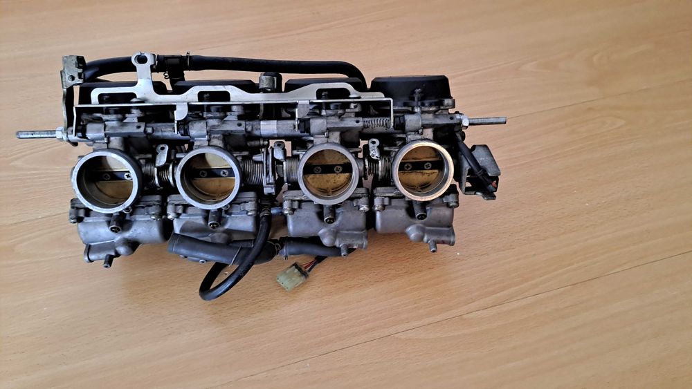 CBRs 600F2, 900Rr e GSXR 750/1100 oleo material diverso