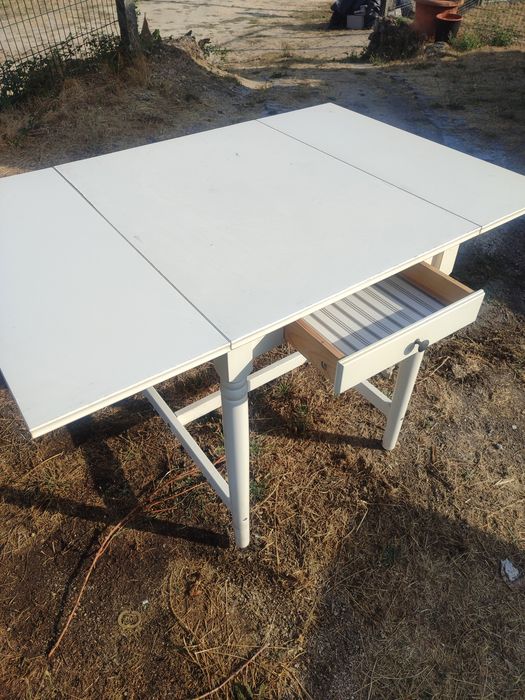Mesa de cozinha branca