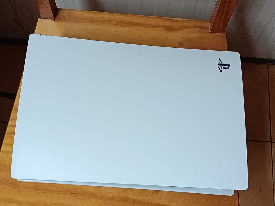 PlayStation 5 Standard (Leitor de Discos) – Excelente Estado