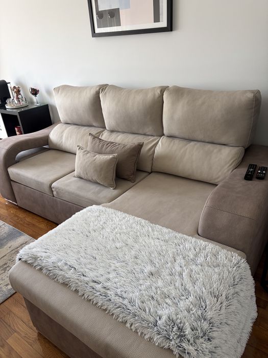 Sofá com chaise + cama + 2 puffs