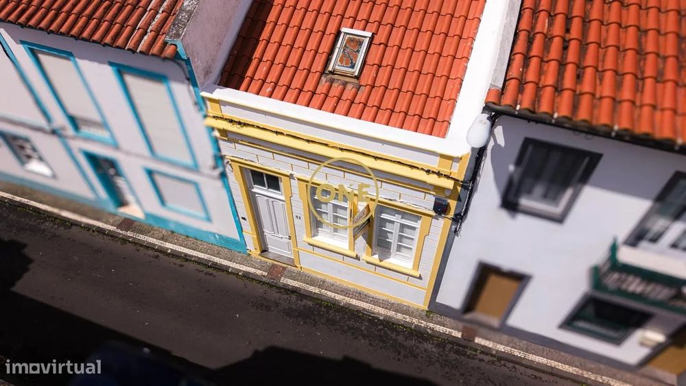 Moradia no centro de Ponta Delgada totalmente renovada