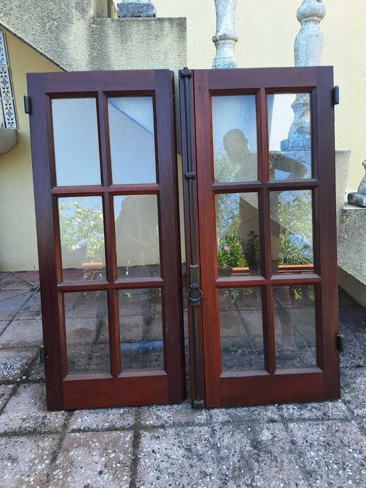 Porta e Janelas em madeira de mogno maciço