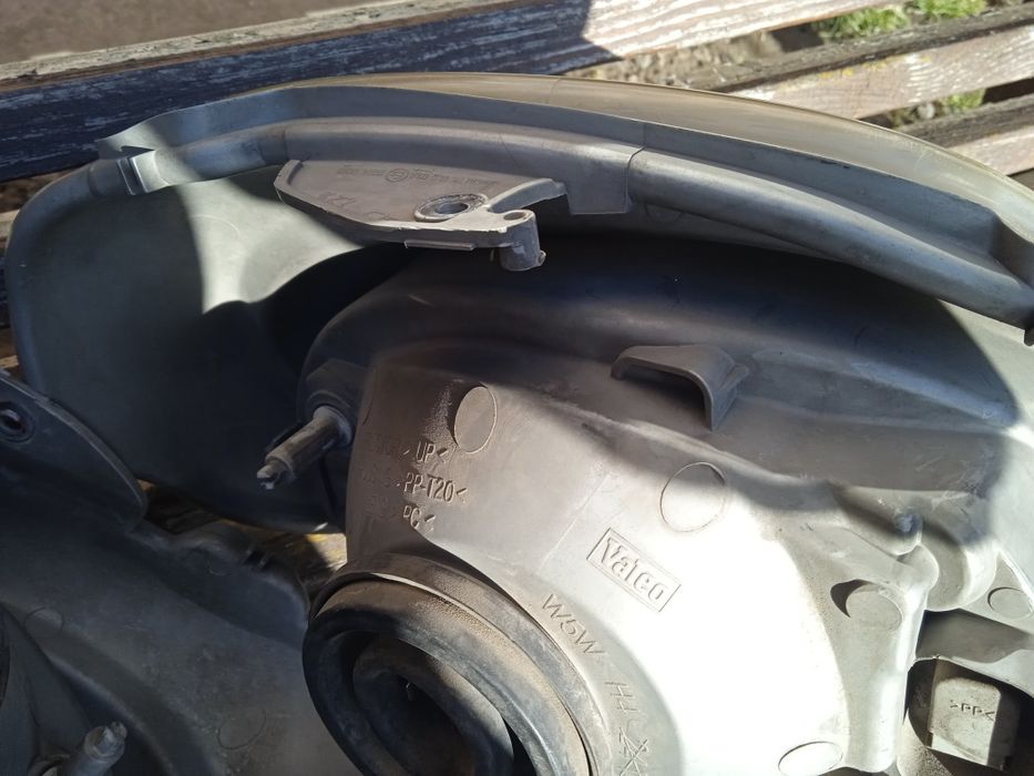 Оригінал  Фари    Рено трафік б.у.