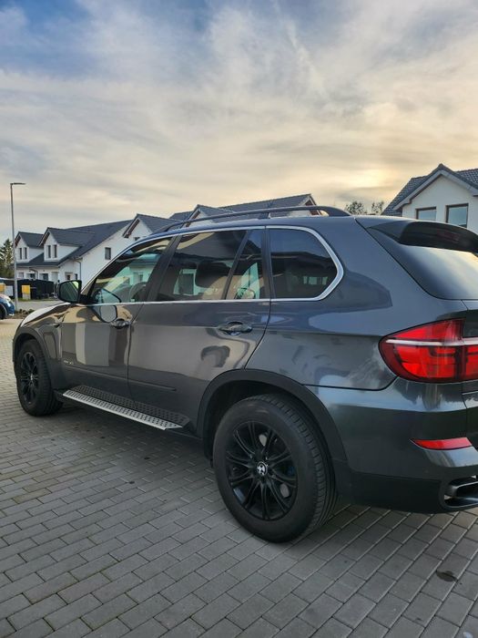 BMW X5 SUV rok 2012;kolor ciemno szary