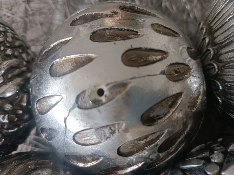 Decoração de prato em inox forrado com arames