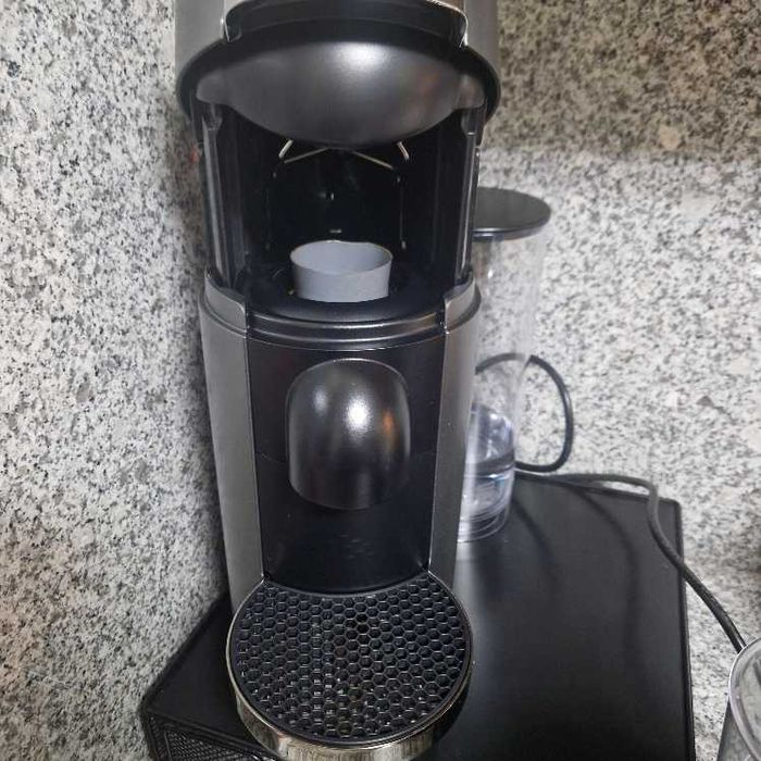 Máquina Nespresso Vertuo Plus Deluxe Tita