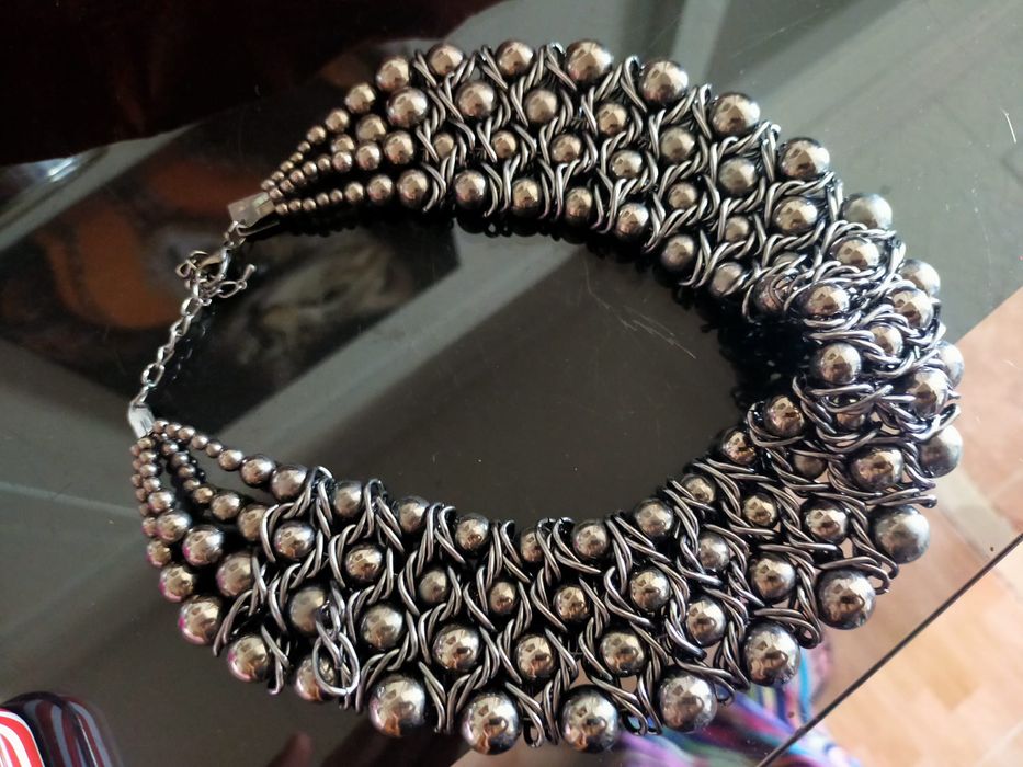 Colar de festa em tons prata