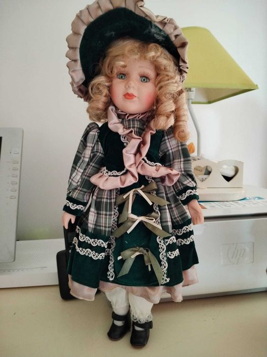 Boneca de Porcelana em bom estado