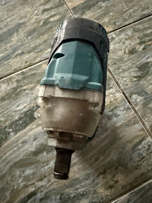 Акумуляторний гайковерт DTW301