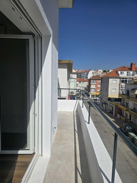 Apartamento T2 - centro Almada, totalmente renovado em 2026.